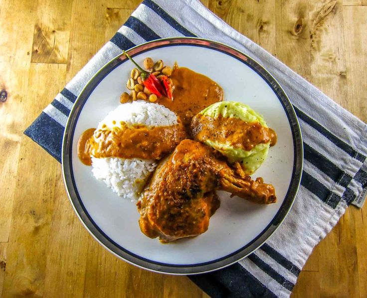 Muambe Chicken: rich and flavorful traditional Central African dish